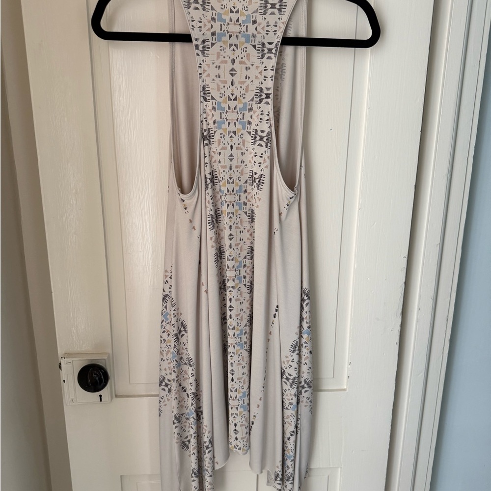 Sleeveless Patterned Tunic Top - Picture 5 of 5